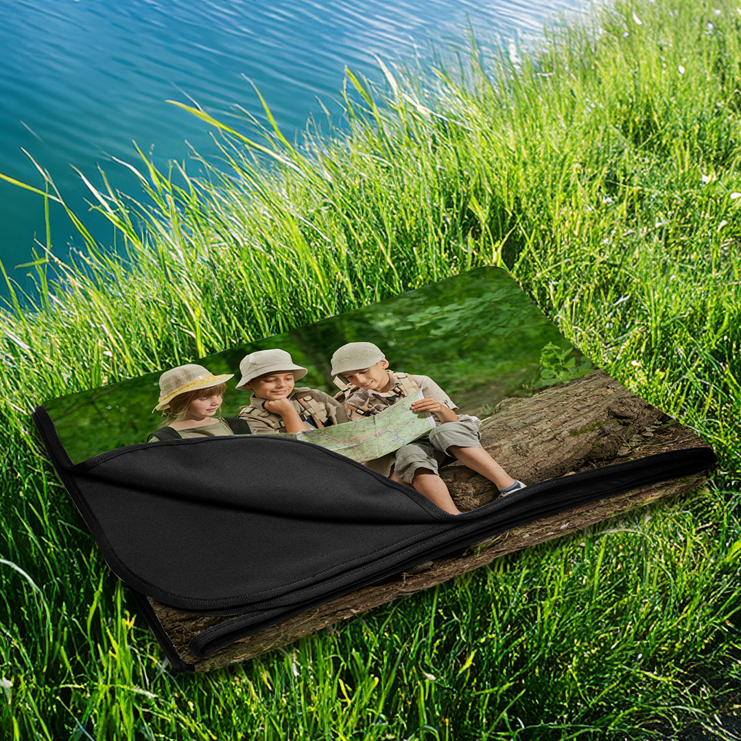 Personalized Picnic Blankets Personalized Picnic Blanket Canada - Outdoor Blanket - Add Photo, Logo and Text - FUJIFILM Personalize Gift Fujifilm Fujifilm Print Life Personalized Photo Gift Made in Canada